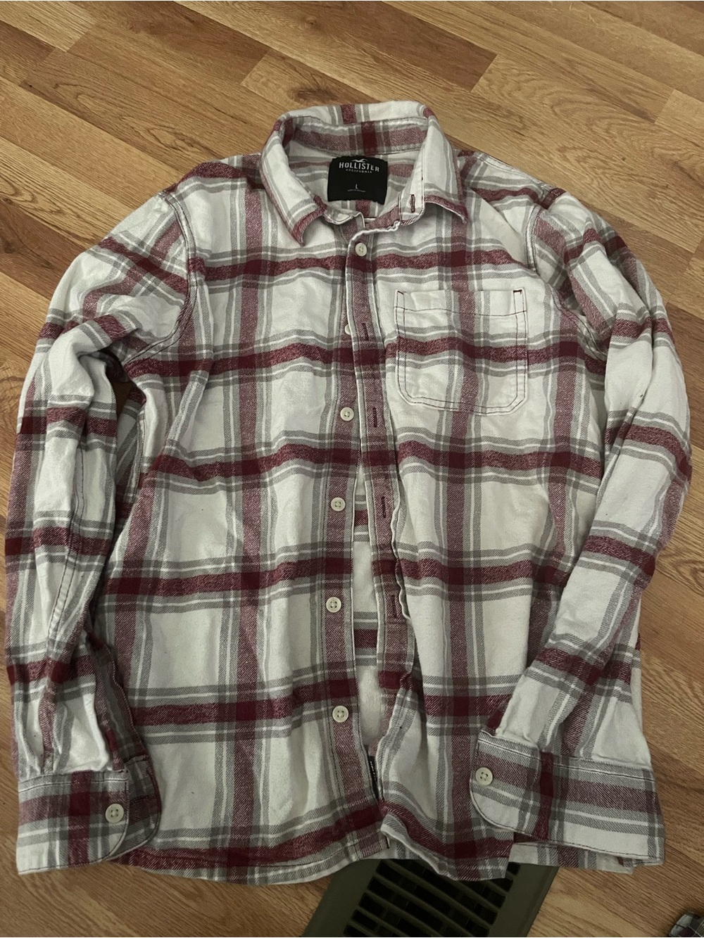 Hollister Men's White and Burgundy Plaid Casual Button-Down Shirt